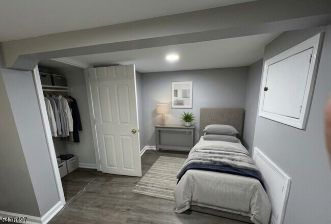 Building Photo - 136 Raritan Rd