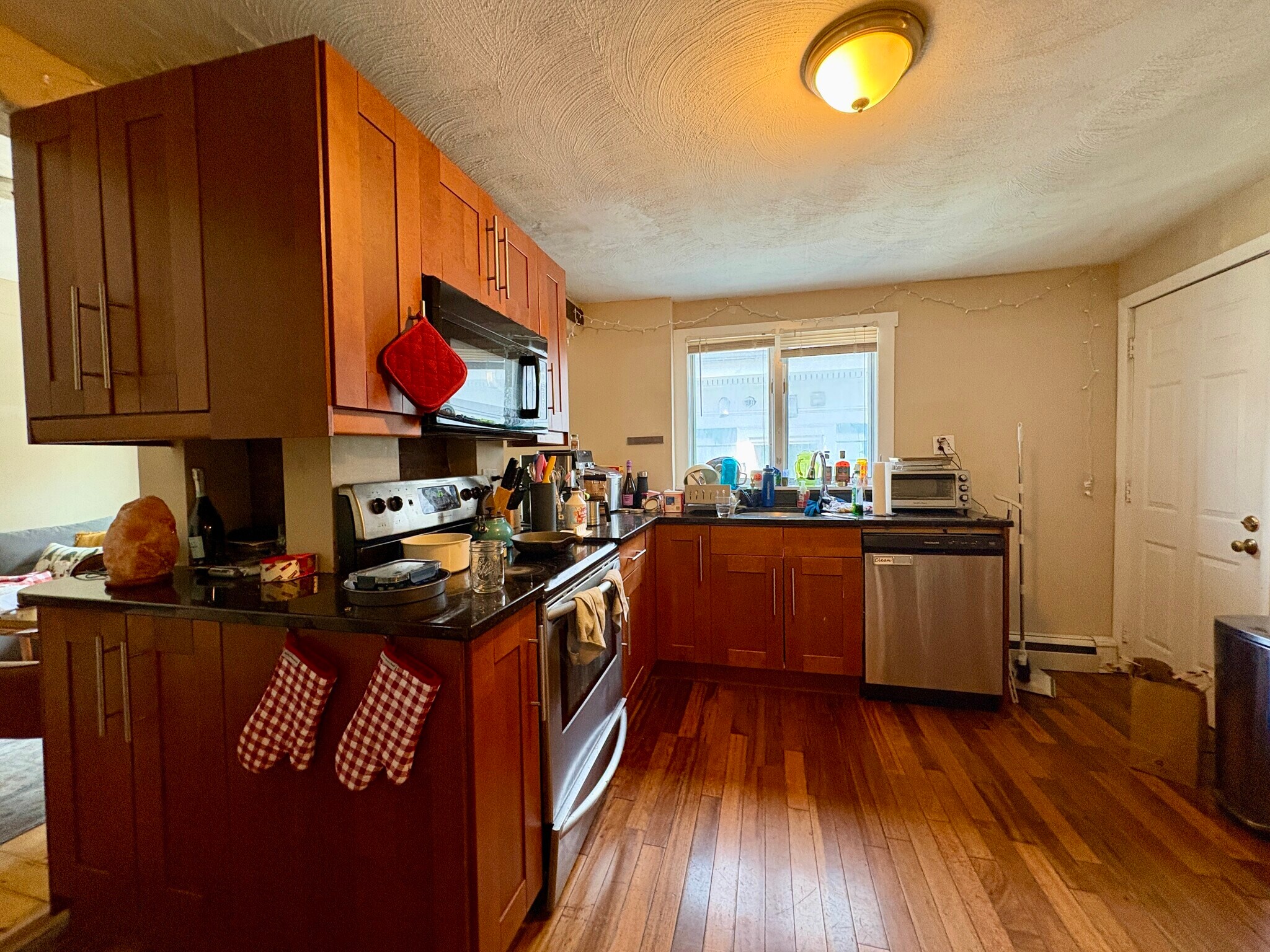 Building Photo - 72 Hillside St