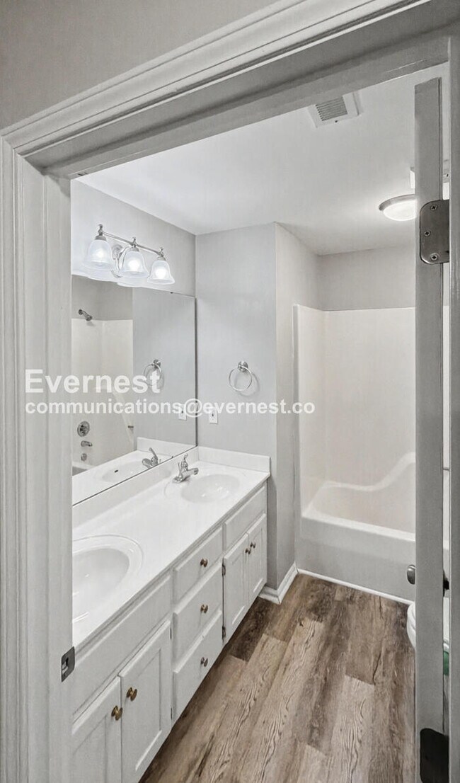 Building Photo - 2901 Old Well Ln