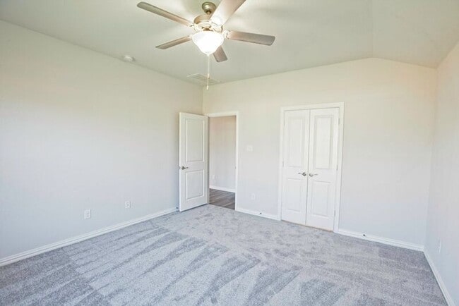 Building Photo - 625 Hidden Cove Dr