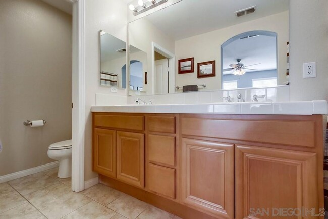 Building Photo - Beautiful 3 BD, 3.5 BA Detached Townhouse ...