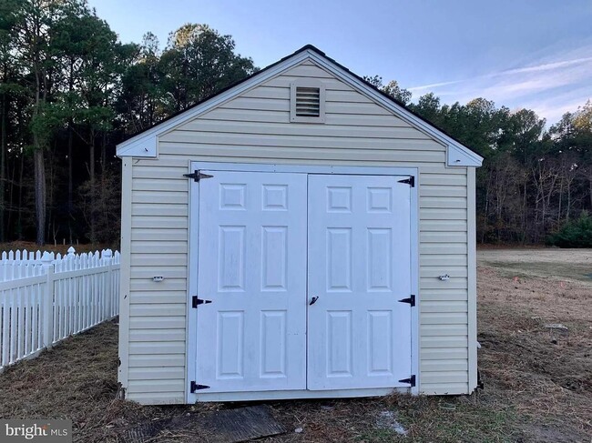 Building Photo - 25900 Country Meadows Dr