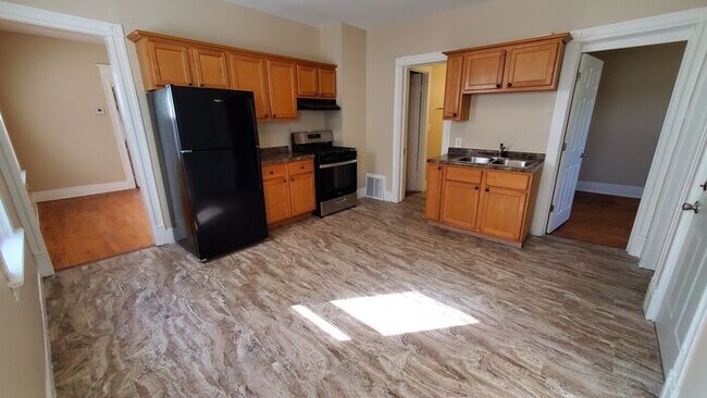 Building Photo - Remodeled Riverwest 3 Bedroom + Office Upp...