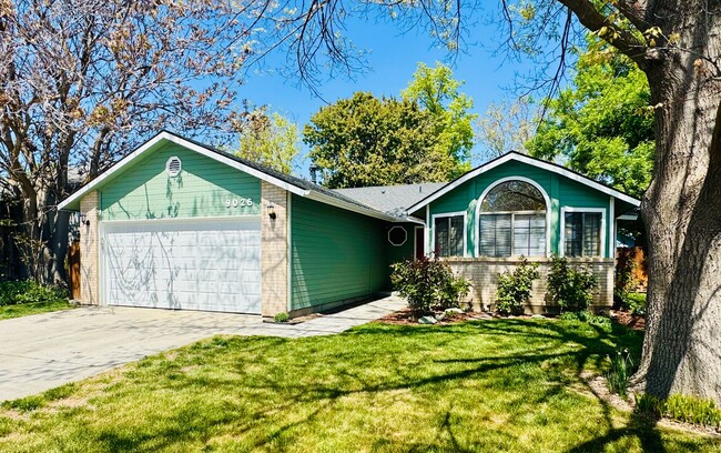 Building Photo - Now leasing in West Boise! This single-lev...