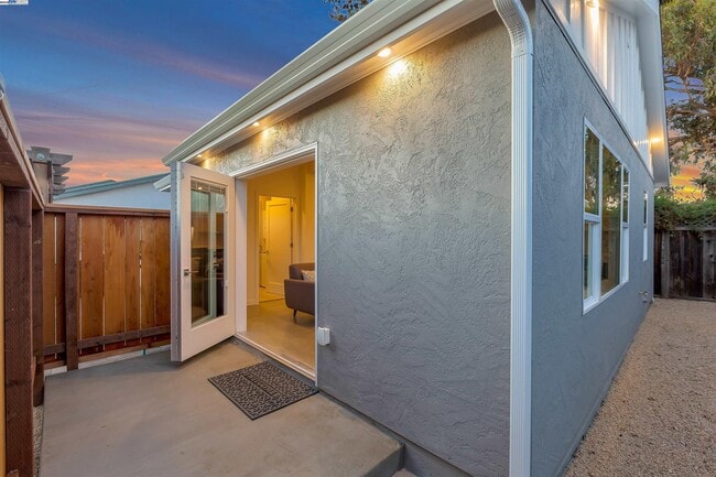 Building Photo - 930 Magnolia Dr