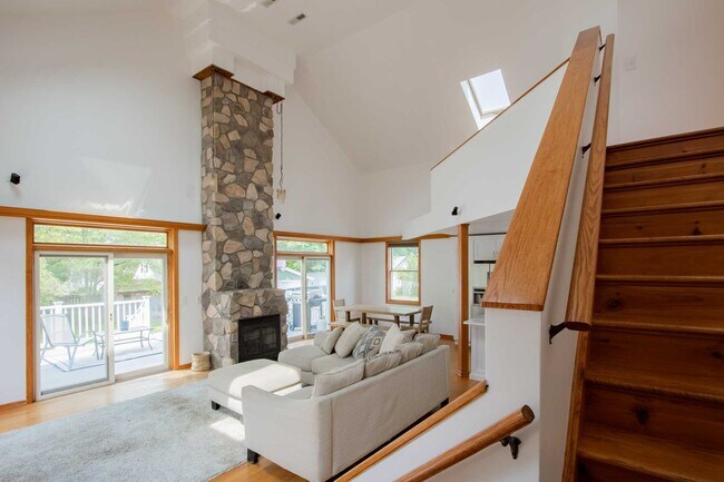 Building Photo - 74 Clinton Pl