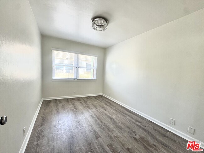 Building Photo - 5153 Overland Ave