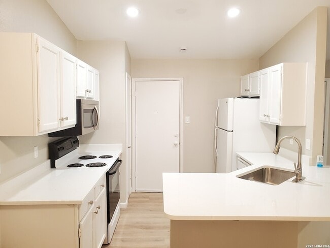 Building Photo - 5717 Lochmoor