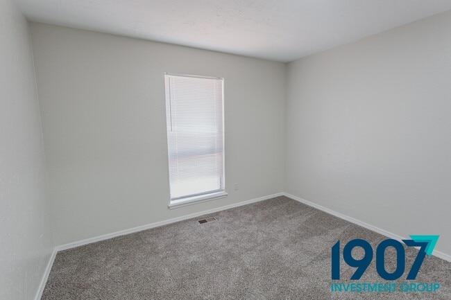 Building Photo - 400 Trinidad Dr
