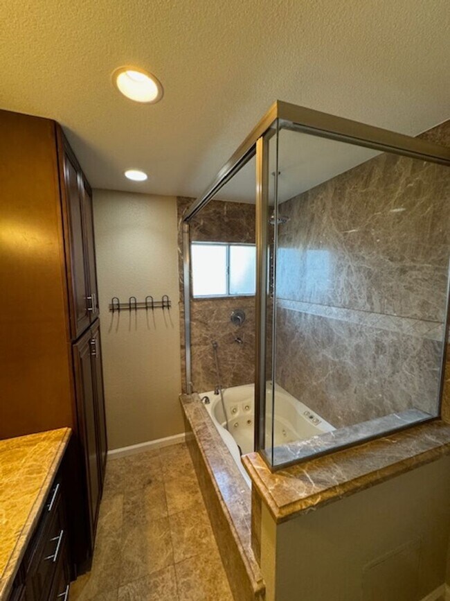 Building Photo - Beautiful Home in the Heart of Hemet