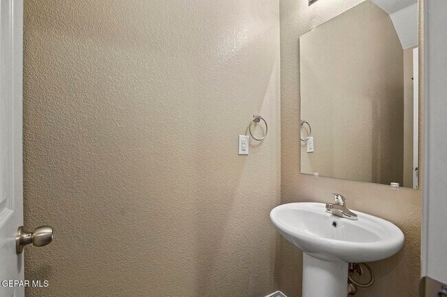 Building Photo - 5028 Silver Ranch Ave