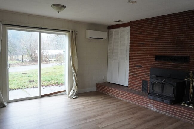 Building Photo - 5716 Alki Rd