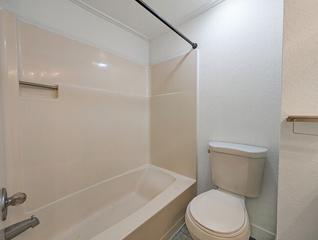 Building Photo - Cozy 1-Bedroom with Bonus Room and Modern Touches in Prime West Seattle Location