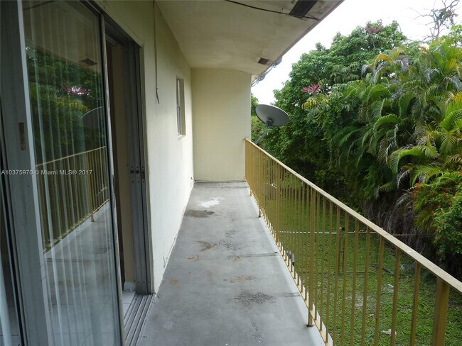 Building Photo - 3100 Coral Springs Dr