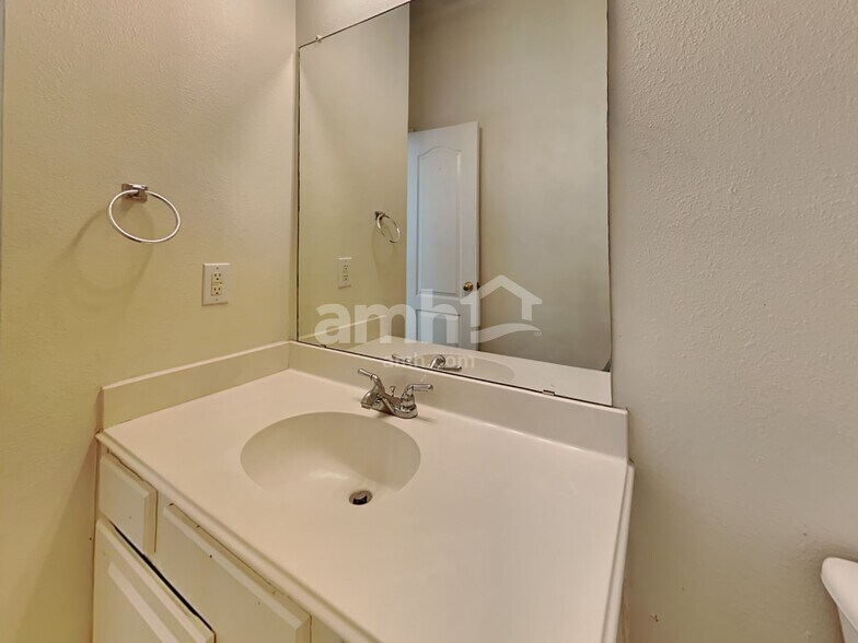 Building Photo - 2500 Kariba Ln