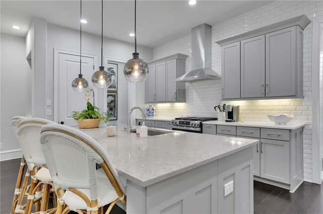 Building Photo - 885 3rd St