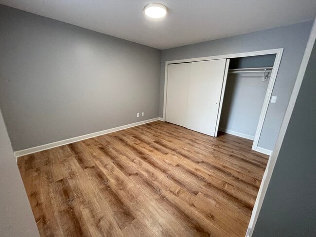 Building Photo - 210 W 6th St