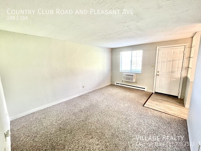 Building Photo - Roomy, remodeled 2-bed w/ on-site laundry ...