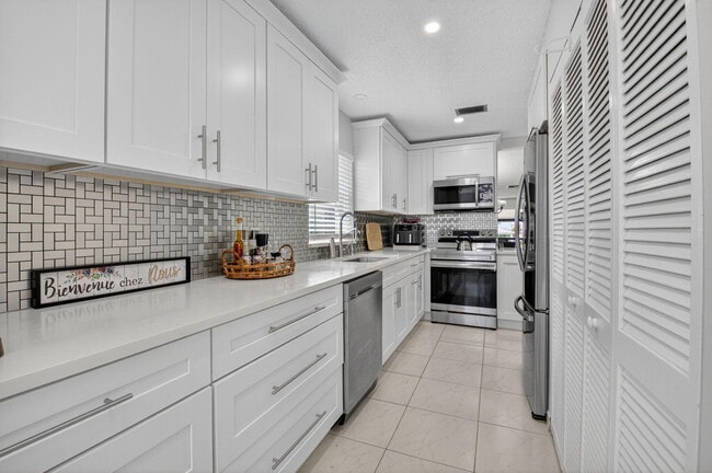 Building Photo - 13769 Date Palm Ct