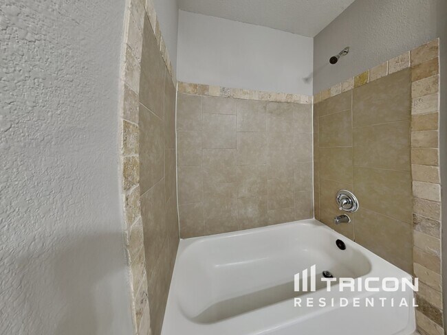 Building Photo - 10774 Royal York Dr