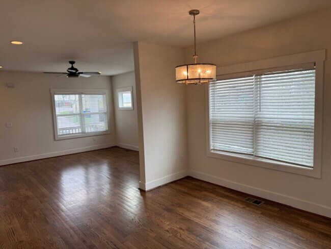 Building Photo - Coming Soon! Nice townhome in convenient East Nashville location!