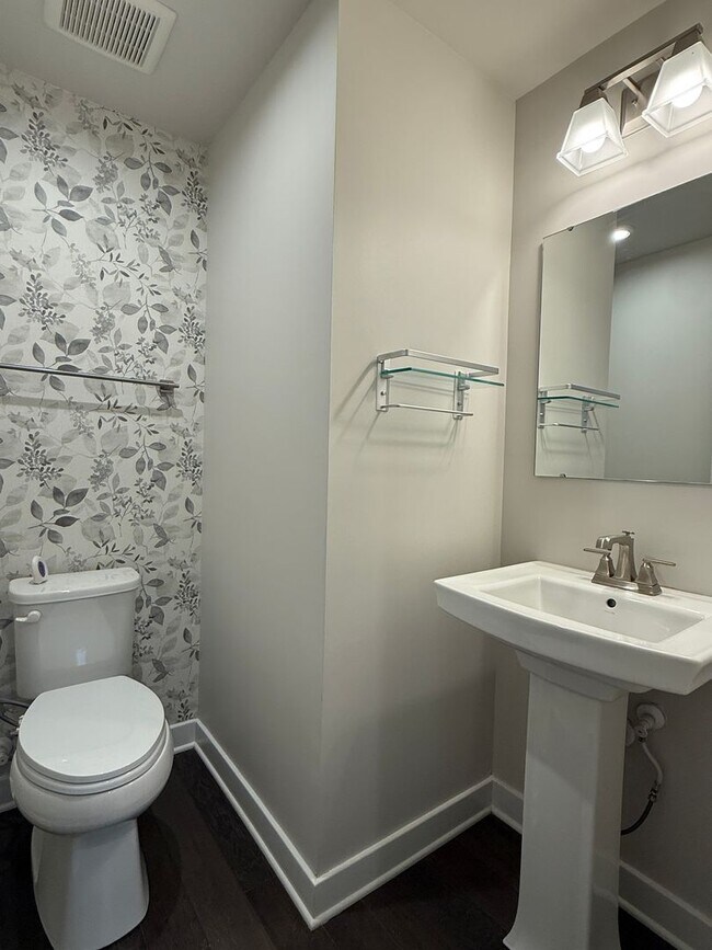 Building Photo - Stunning Greenleigh Home with 4 Bedrooms, 4.5 Baths & Designer Kitchen