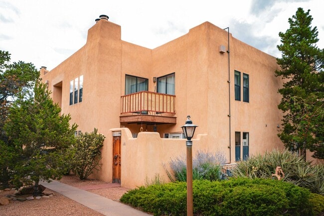 Building Photo - Beautiful Apartment at Los Pueblos de Santa Fe