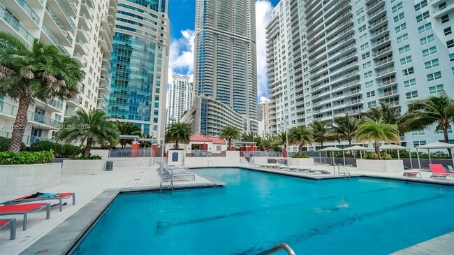 Building Photo - 1155 Brickell Bay Dr