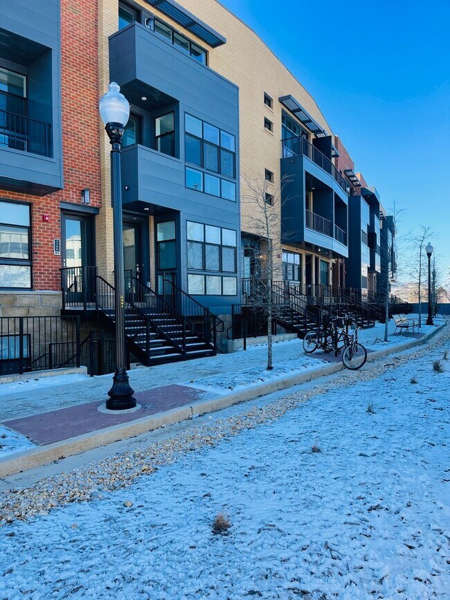 Building Photo - 1106 S Highland St