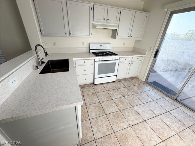 Building Photo - 1824 Cedar Flat Ln