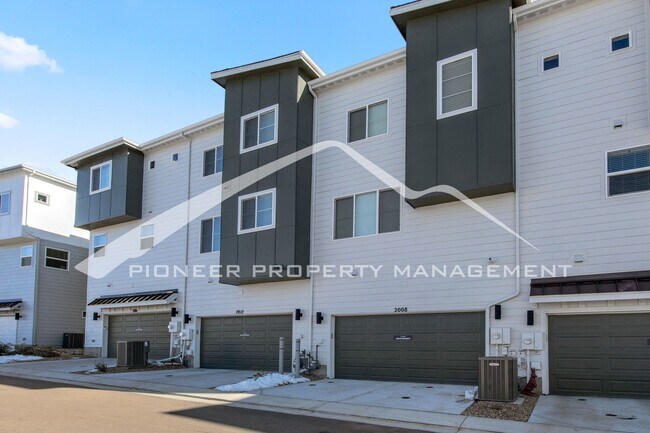 Building Photo - Contemporary Townhome in the Vibrant Interquest Low Maintenance Community with 2 car garage, Wash...