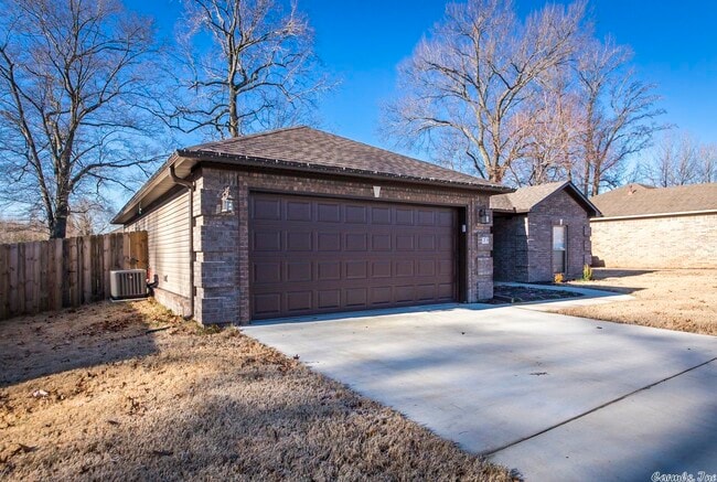 Building Photo - 29 Newcastle Dr