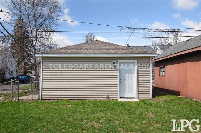 Building Photo - 630 Colima Dr