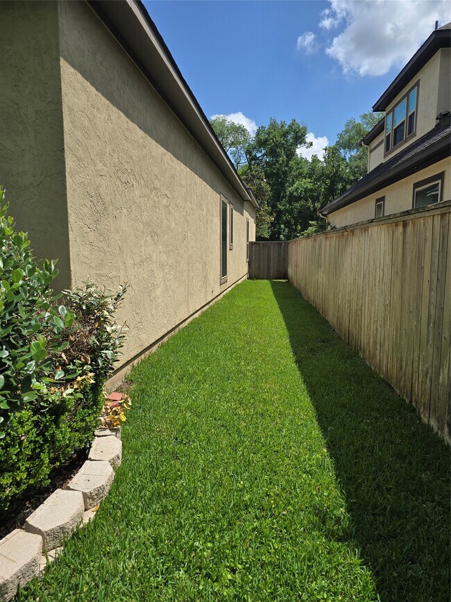 Building Photo - 10 Val Delsa Ct