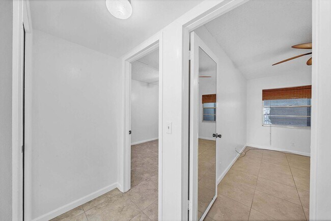 Building Photo - 2049 Hythe A