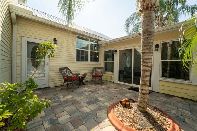 Building Photo - 1937 Grove Bluff Cir W