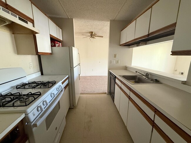 Building Photo - 81 Colonial Ct