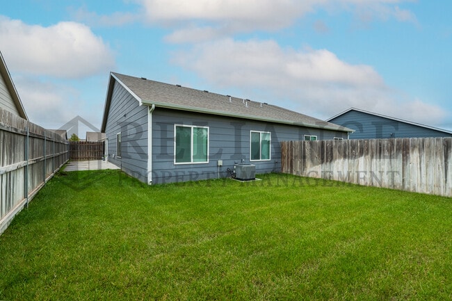 Building Photo - 1615 E Horstmann Ct