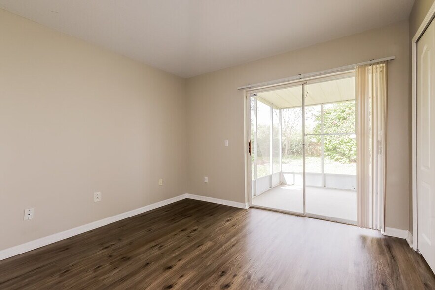 Building Photo - 1036 Lake Shore Ranch Dr