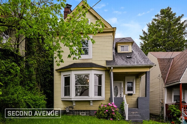 Building Photo - 423 5th St