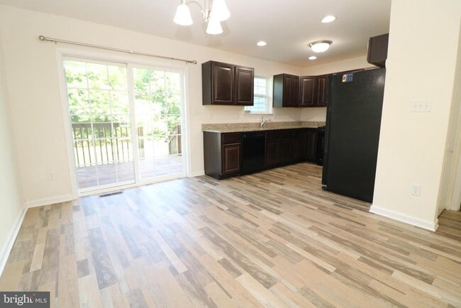 Building Photo - 120 Salerno Dr