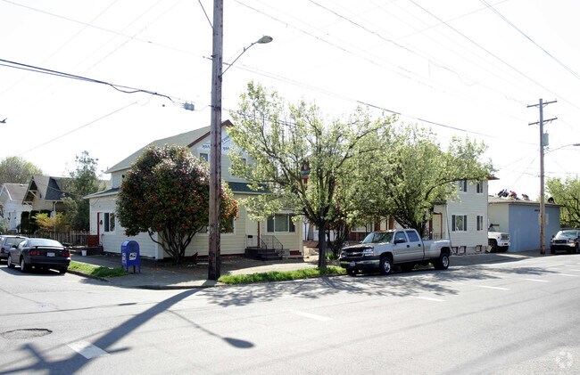 Building Photo - West Tabor Apartments