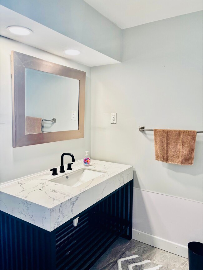 Building Photo - 381 Delido Ct