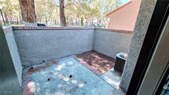 Building Photo - 7163 Mission Hills Dr