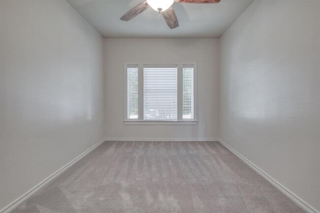 Building Photo - 9215 Spicebrush Dr