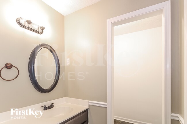 Building Photo - 234 Oxford Dr