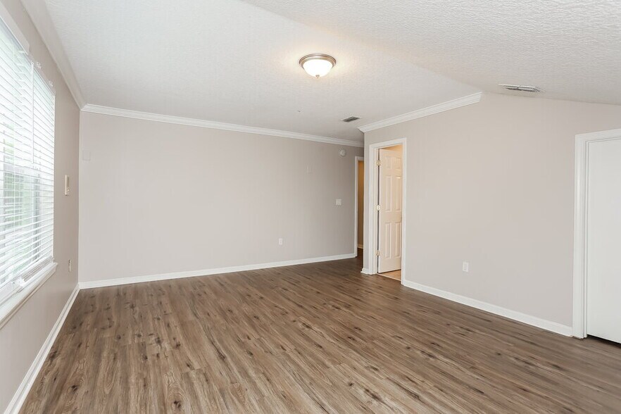 Building Photo - 3168 Tower Oaks Dr