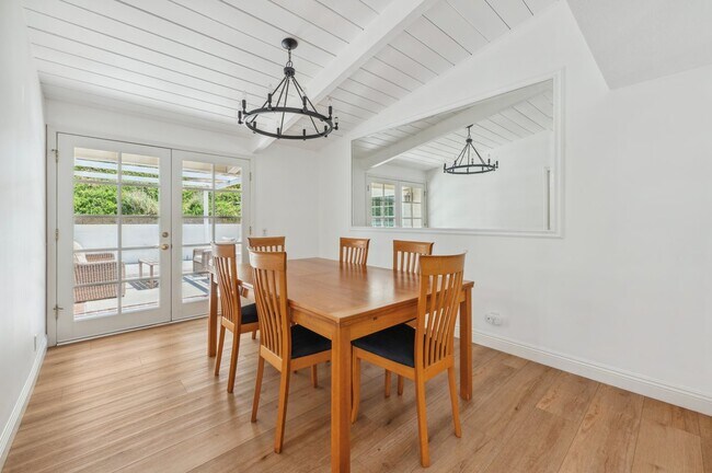Building Photo - 4950 Dunman Ave