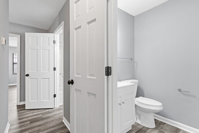 Building Photo - 310 Country Club Villa Dr