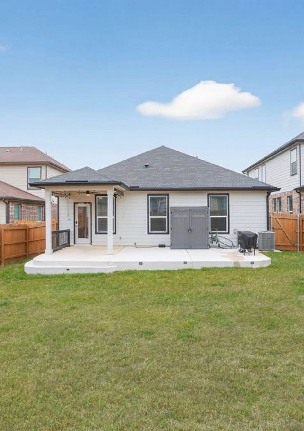 Building Photo - 223 W Granite Shrs Dr